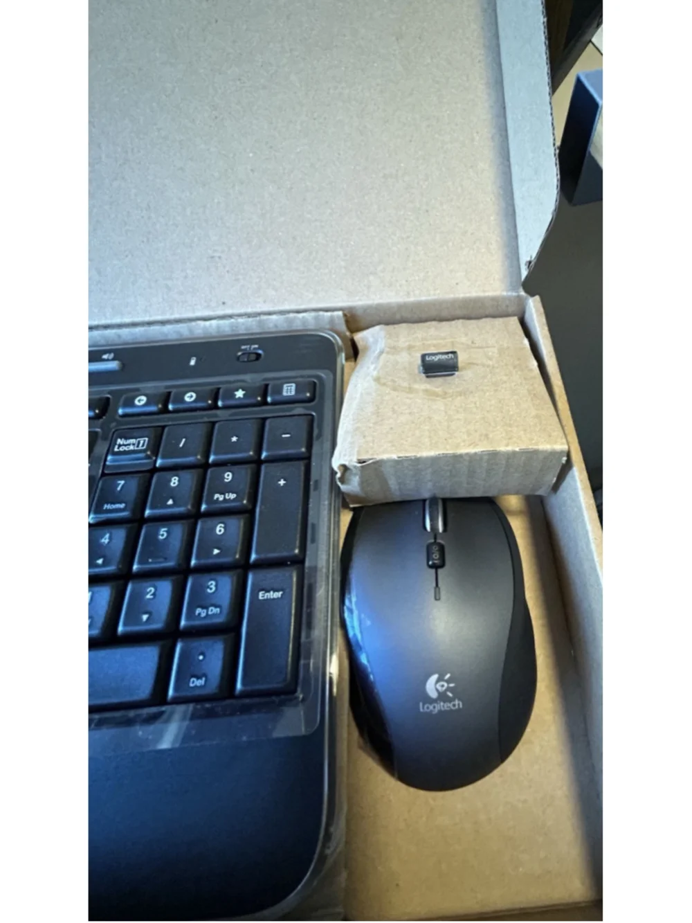 Logitech MK620 Wireless Keyboard and Mouse Combo